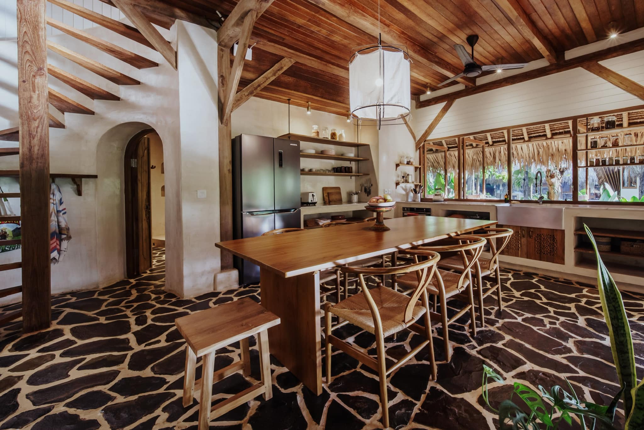 Kitchen & Dining